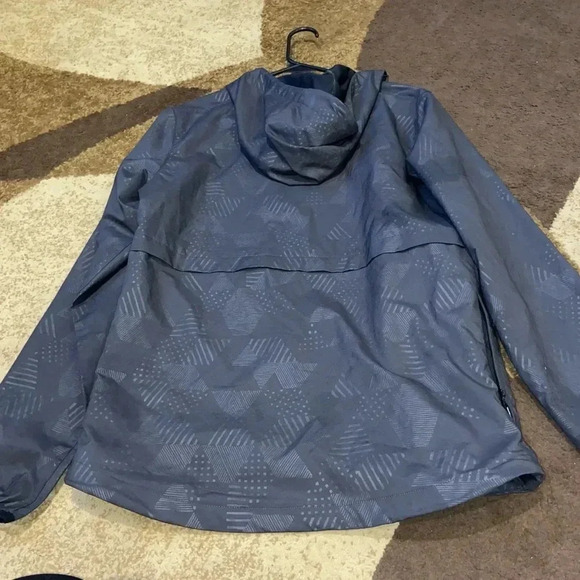 Columbia / gray with black on inside/ womens windbreaker - Picture 4 of 5